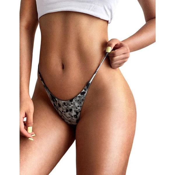 Léa's Secrets – Low-rise satin thong with thin straps – Hikari