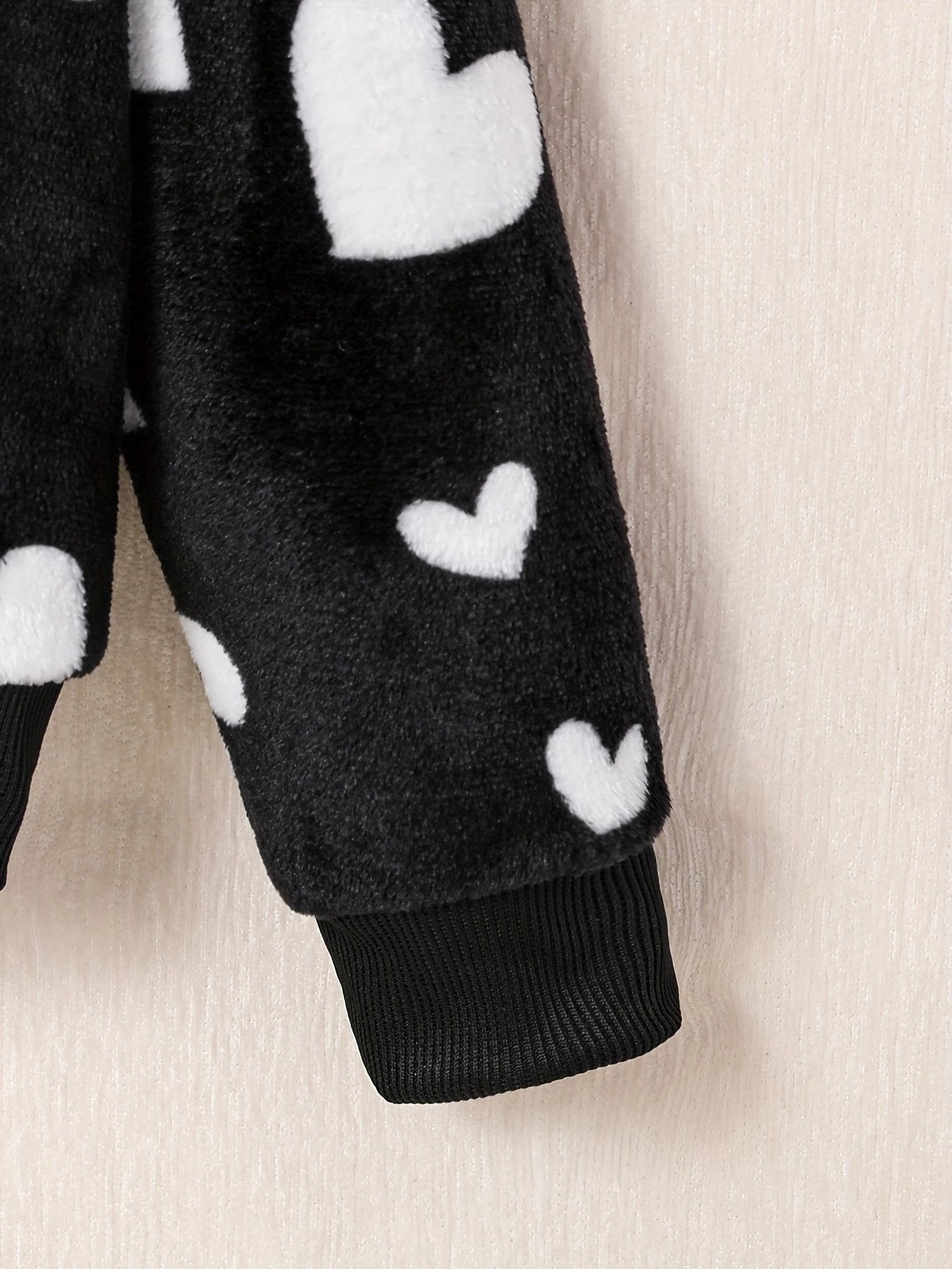 Kapuzenstrickjacke mit Herzmuster und Reißverschluss