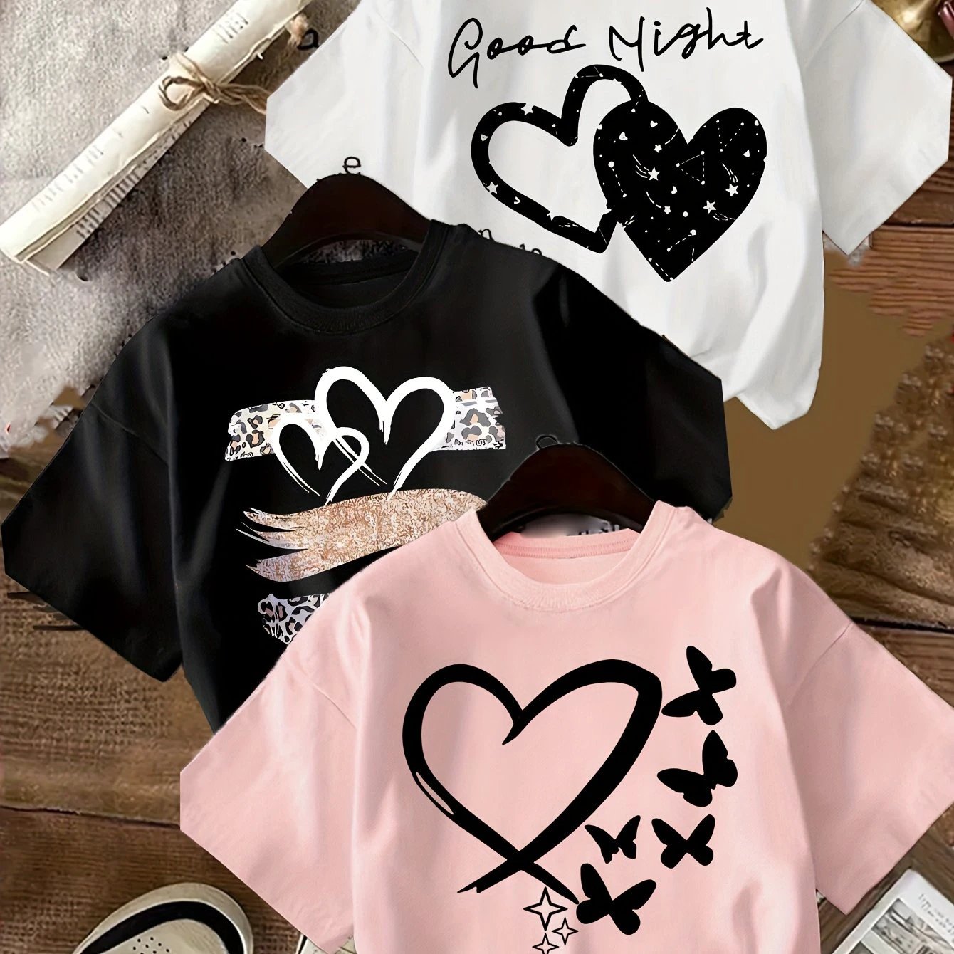 Set mit 3 Mädchen-T-Shirts mit Herz-Leopardenmuster in Schwarz, Rosa und Weiß