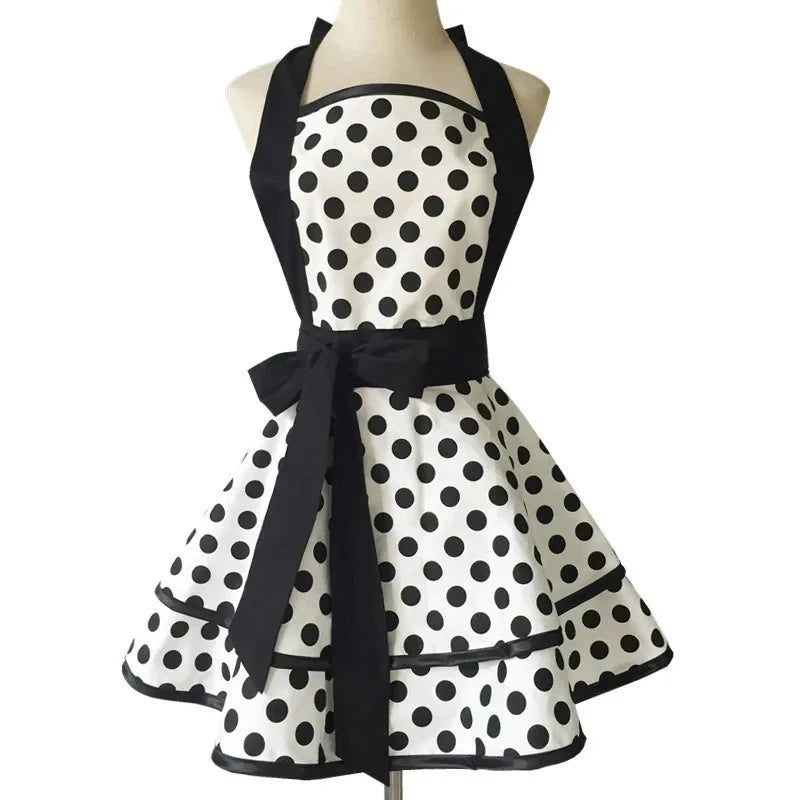 Hübsche ärmellose Küchenschürze aus Baumwolle mit verschiedenen Mustern