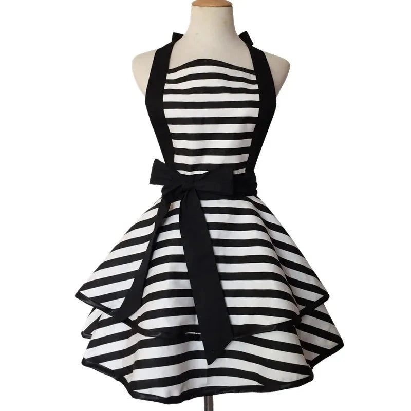 Hübsche ärmellose Küchenschürze aus Baumwolle mit verschiedenen Mustern