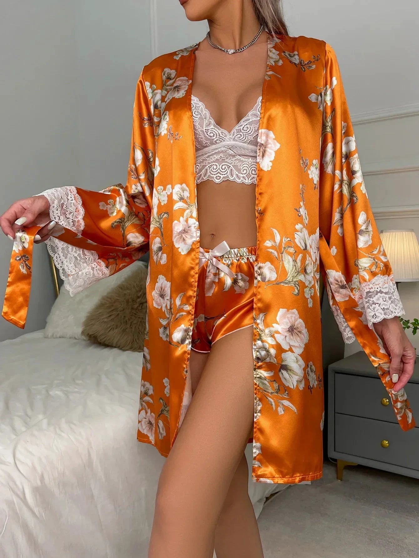 Les Secrets de Léa – Pyjama satin dentelle imprimé floral avec kimono – Laly