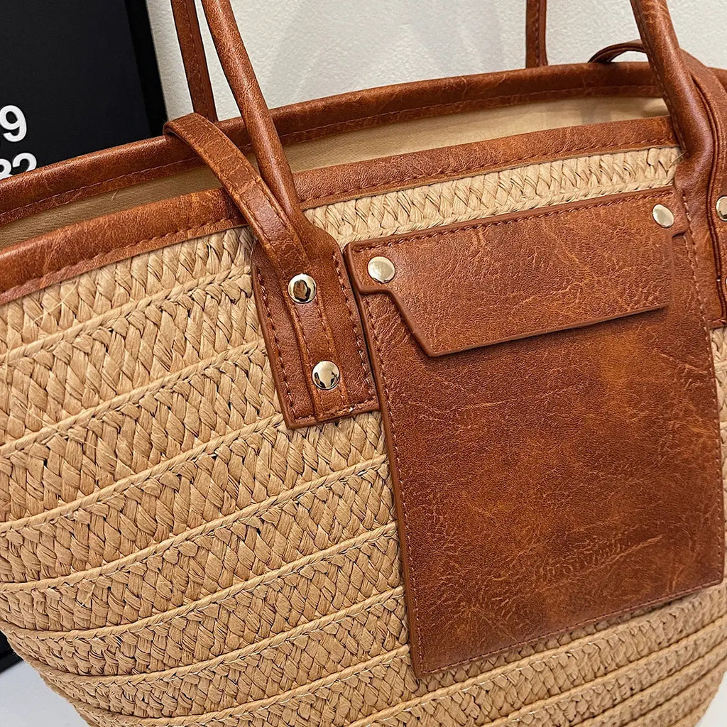 Strandtasche aus geflochtenem Stroh