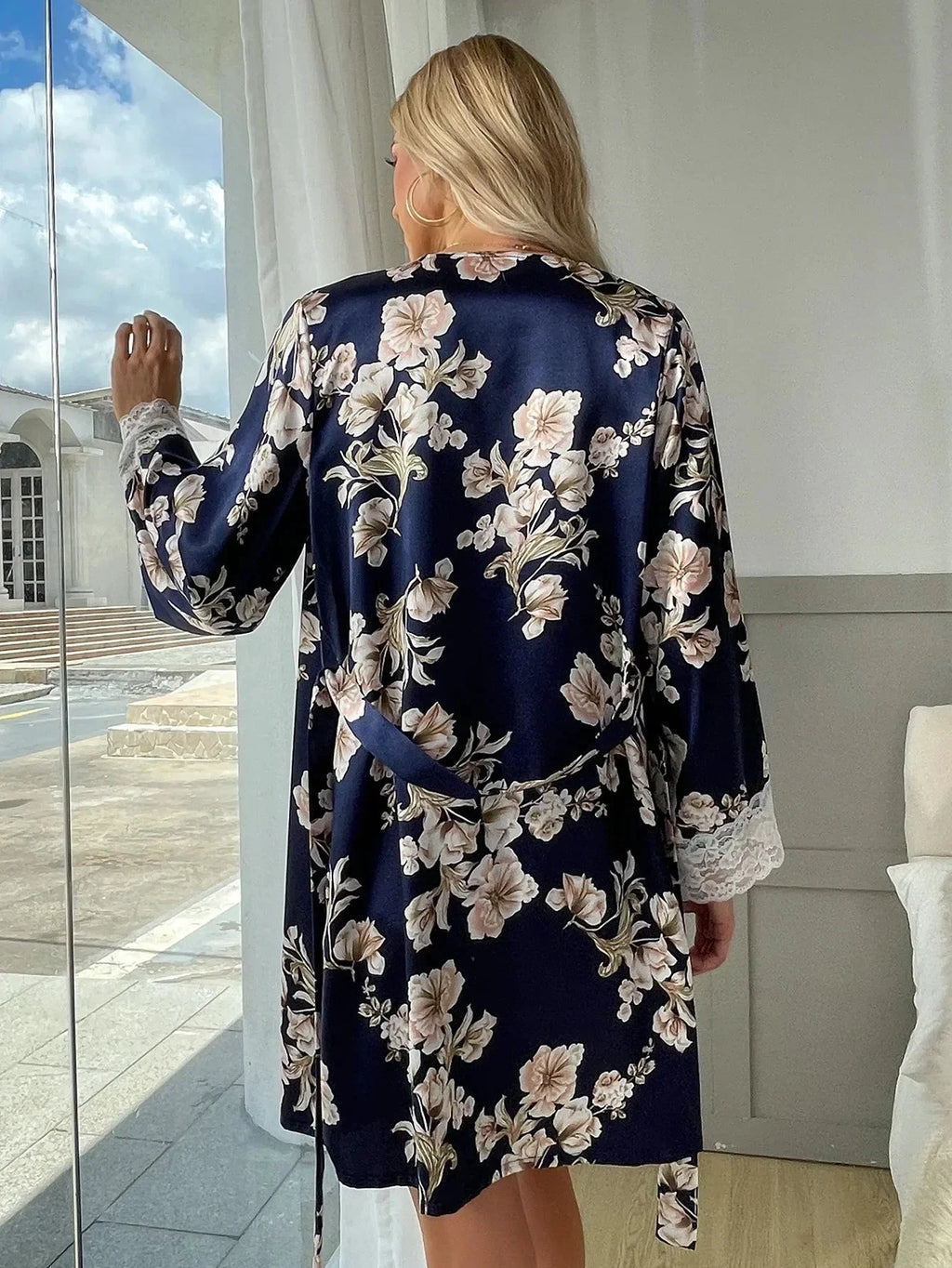 Les Secrets de Léa – Pyjama satin dentelle imprimé floral avec kimono – Laly