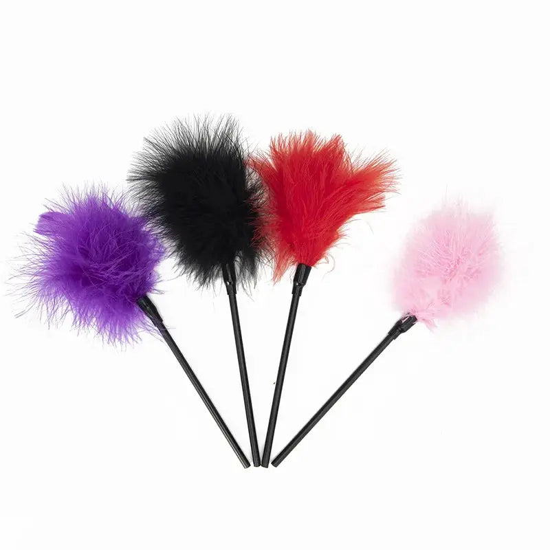 Chatouille en plumes – Accessoire de jeu sensoriel