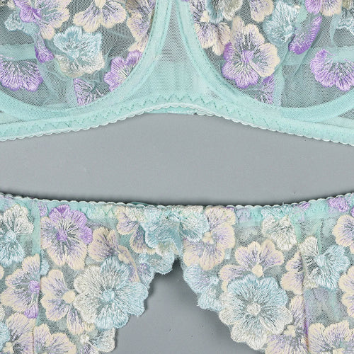 Blumenspitzen-Dessous-Set — BH, String & Strumpfhalter