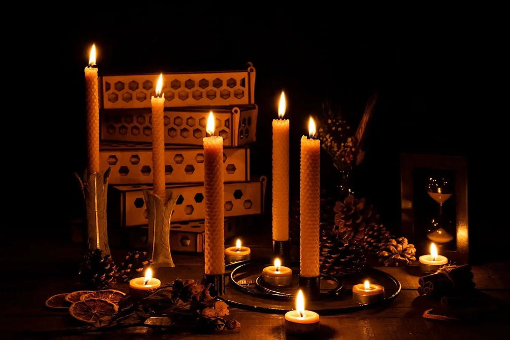 Konische Bienenwachskerzen, Bienenwabenmuster, Beige, handgefertigt