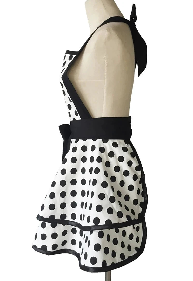 Hübsche ärmellose Küchenschürze aus Baumwolle mit verschiedenen Mustern