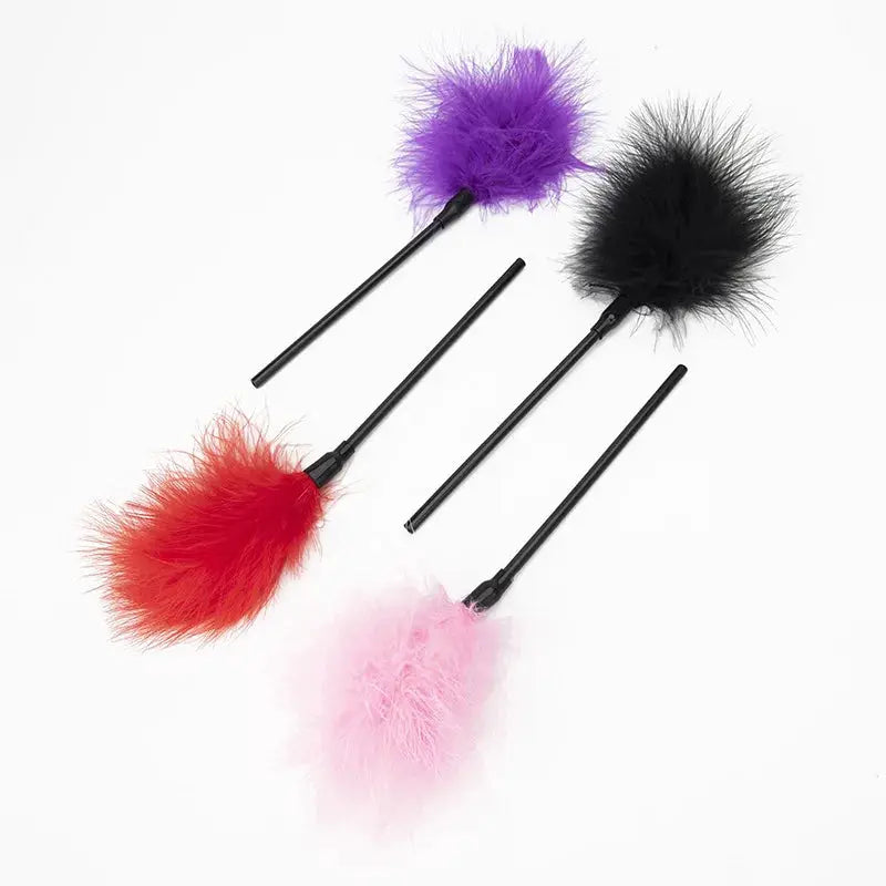 Chatouille en plumes – Accessoire de jeu sensoriel