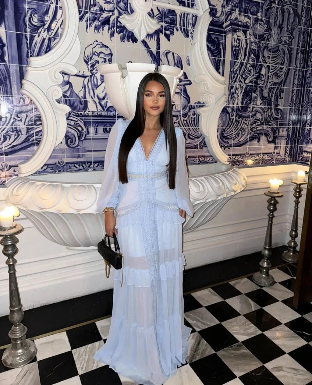 Robe longue ajourée col V taille empire manches lanternes