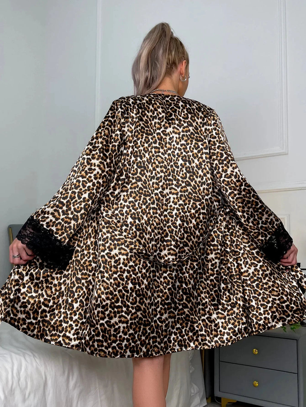 Les Secrets de Léa – Pyjama satin dentelle imprimé floral avec kimono – Laly