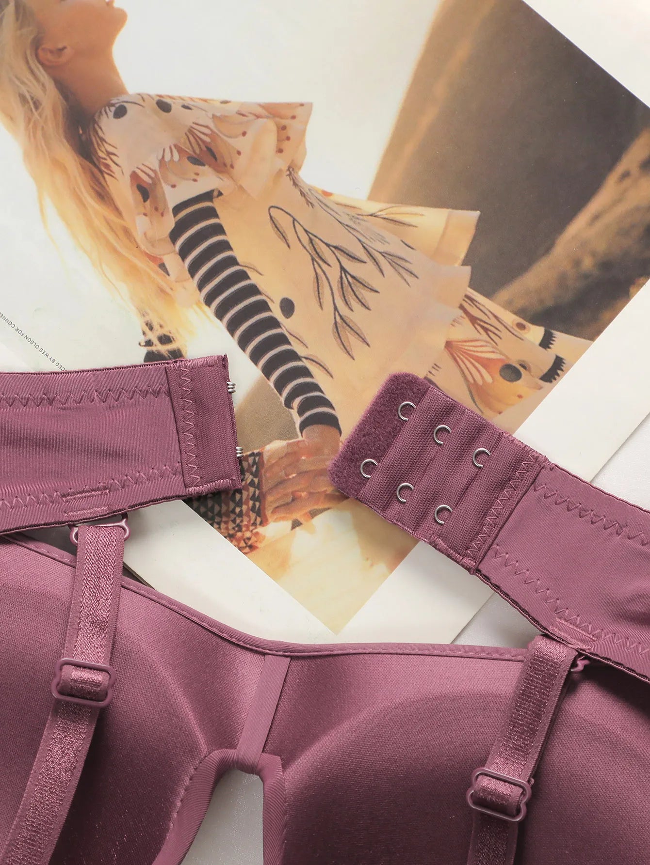 Léa's Secrets kabelloses Spitzen-Dessous, Mauve