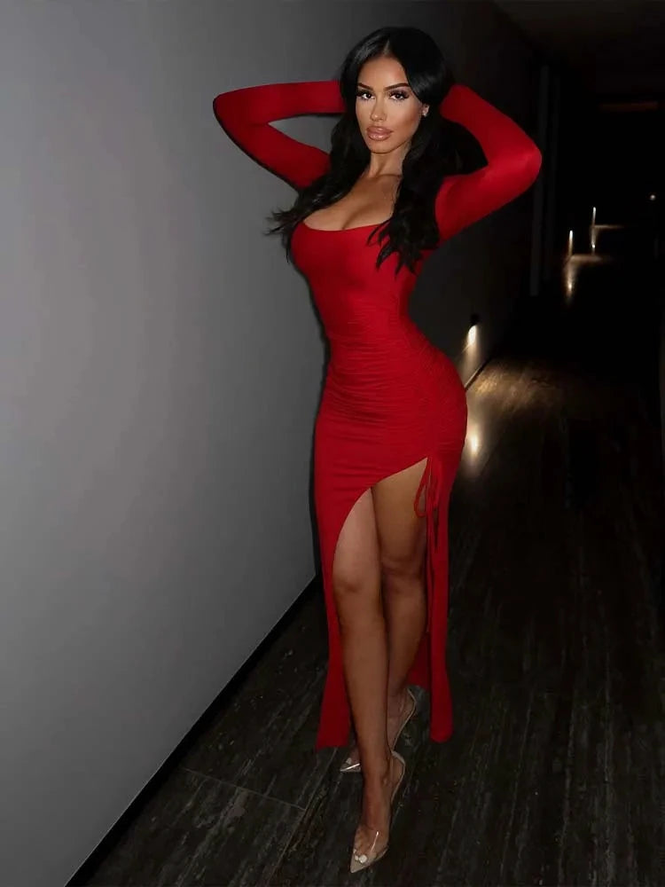 Elegantes schwarzes langes Kleid mit gerafftem eckigem Ausschnitt