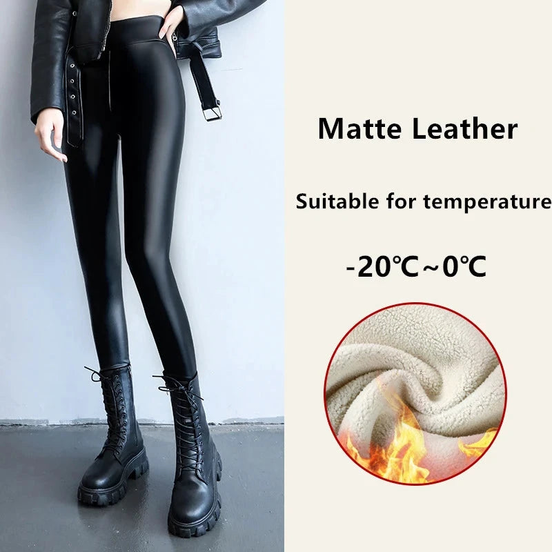 Schwarze Leggings aus hochgeschnittenem PU-Leder mit Fleecefutter