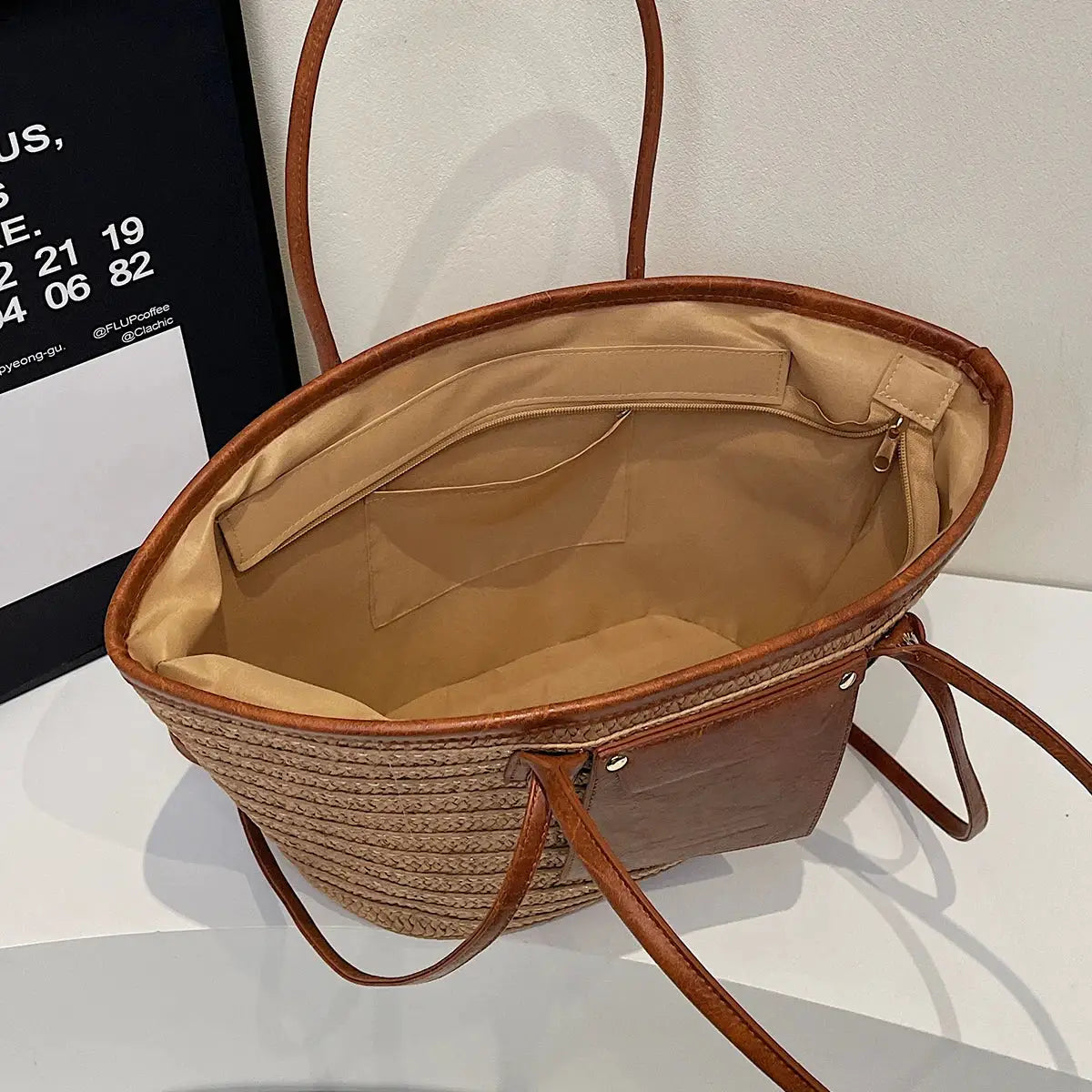 Strandtasche aus geflochtenem Stroh