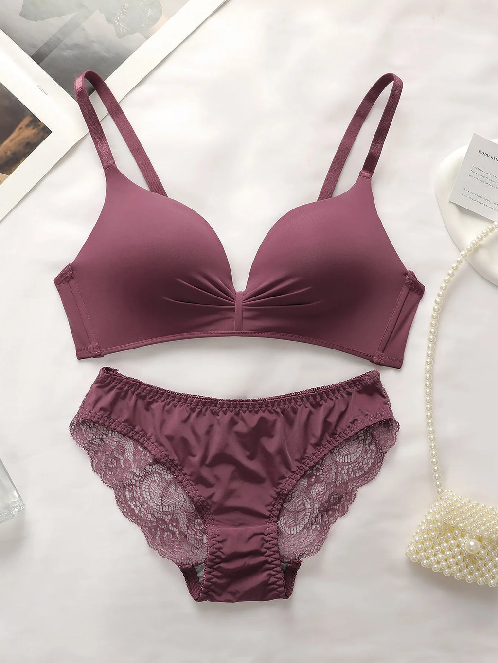 Léa's Secrets kabelloses Spitzen-Dessous, Mauve
