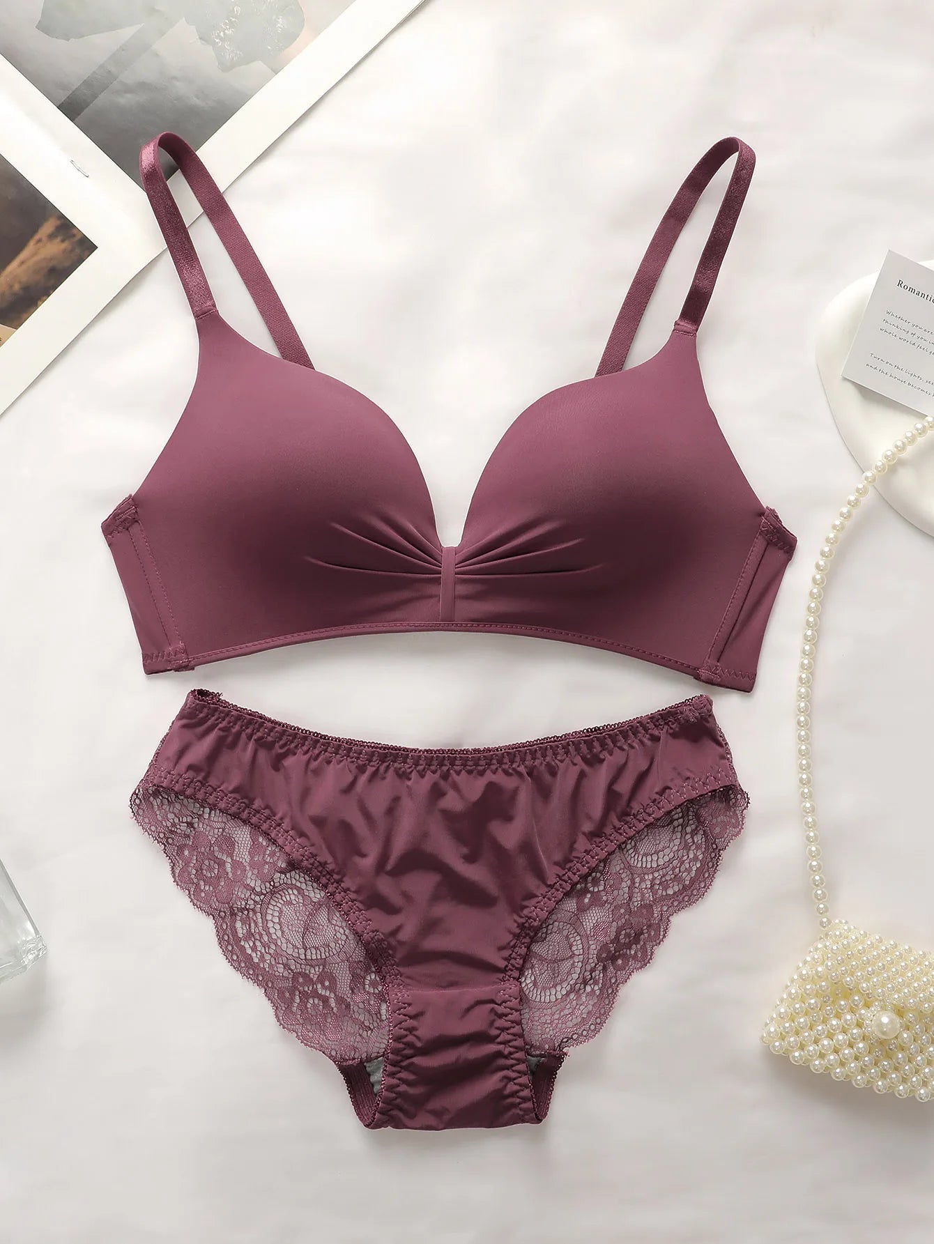 Léa's Secrets kabelloses Spitzen-Dessous, Mauve