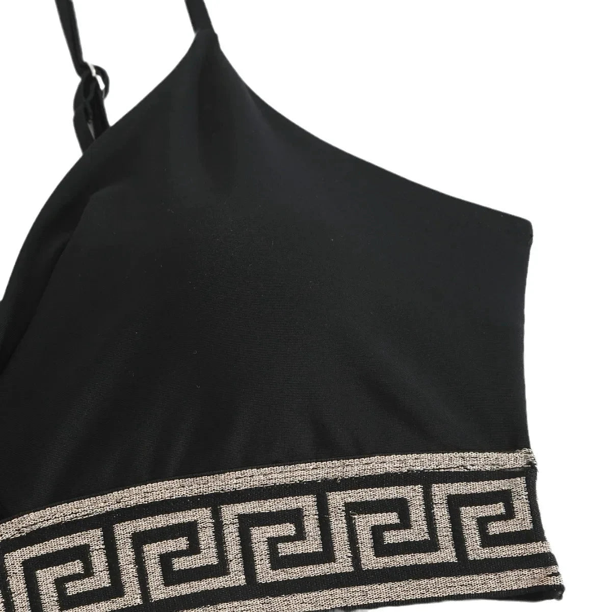 Bikini taille haute froncé – Éclésia, noir avec bande dorée à motif grec sur la bordure