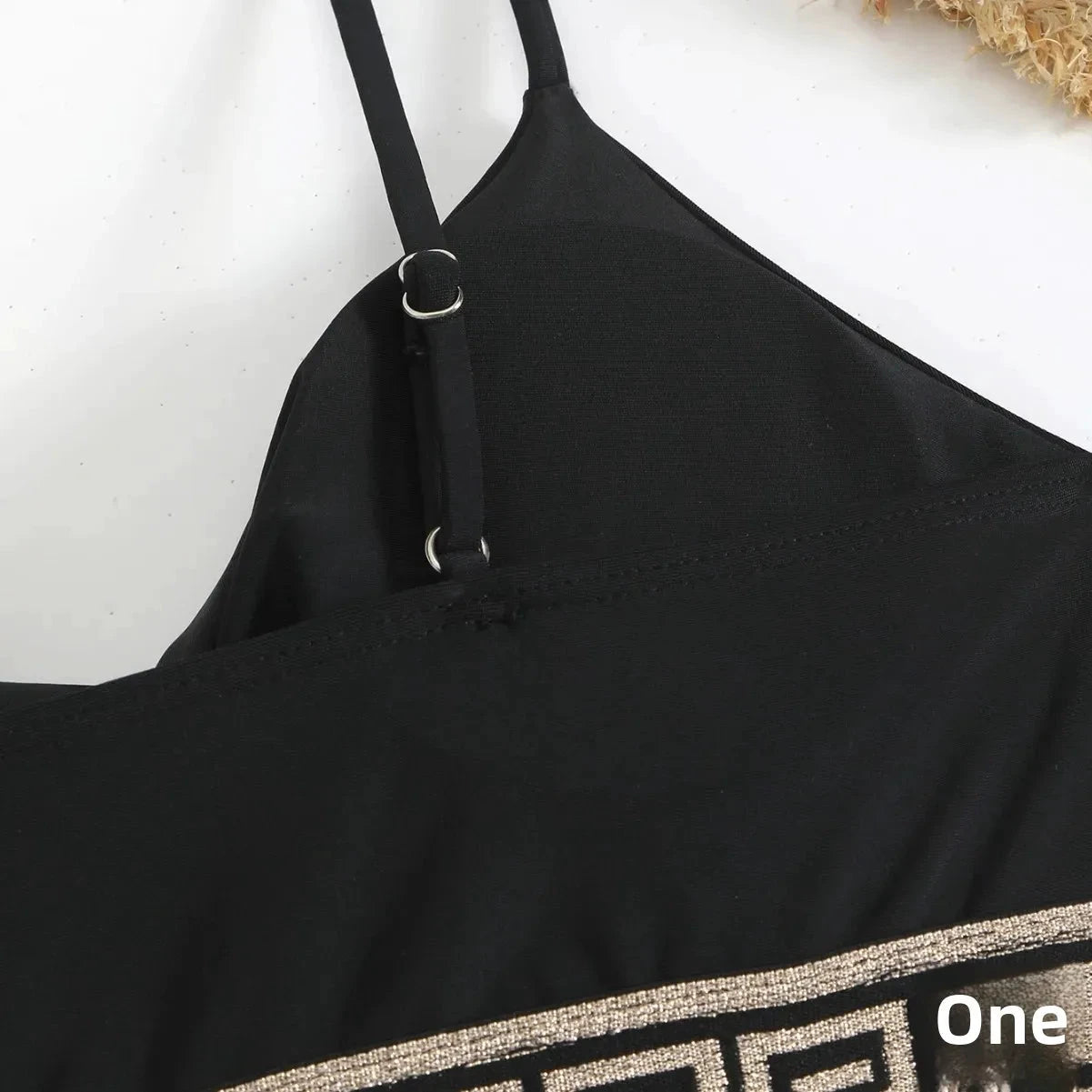 Bikini Éclésia noir taille haute froncé – haut à bretelles réglables et anneau métallique