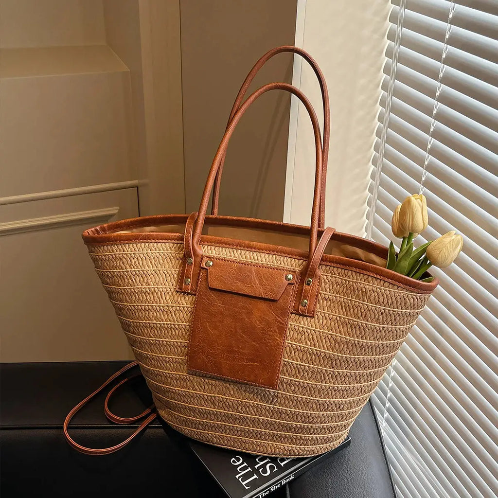 Strandtasche aus geflochtenem Stroh