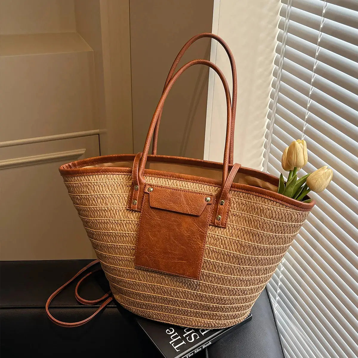 Strandtasche aus geflochtenem Stroh