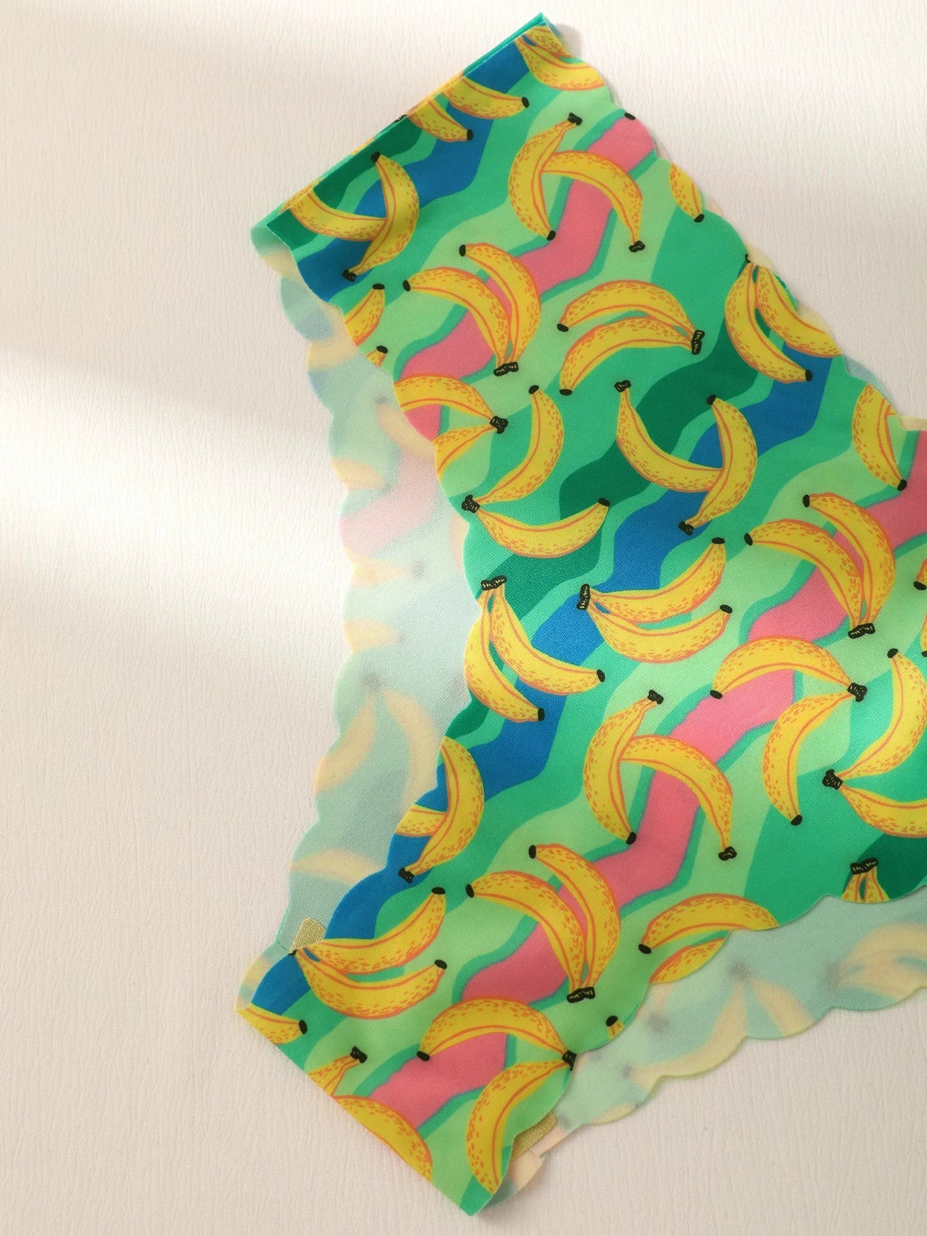 Dreieckige Damen-Slips mit mehrfarbigen, gewellten Rändern, 12er-Packung