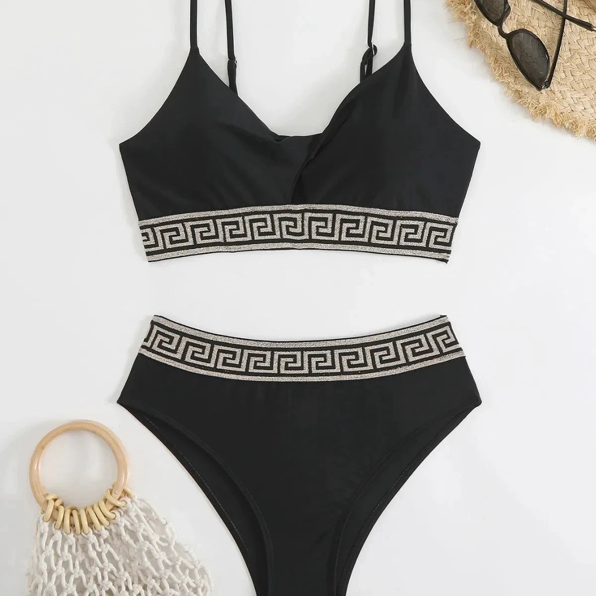 Bikini Éclésia taille haute froncé noir avec bande argentée à motif grec sur le haut et le bas