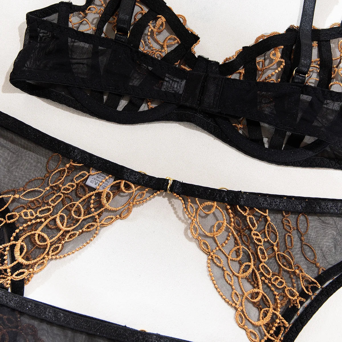 Toucheart 4-teiliges Dessous-Set, Gold und Schwarz Spitze