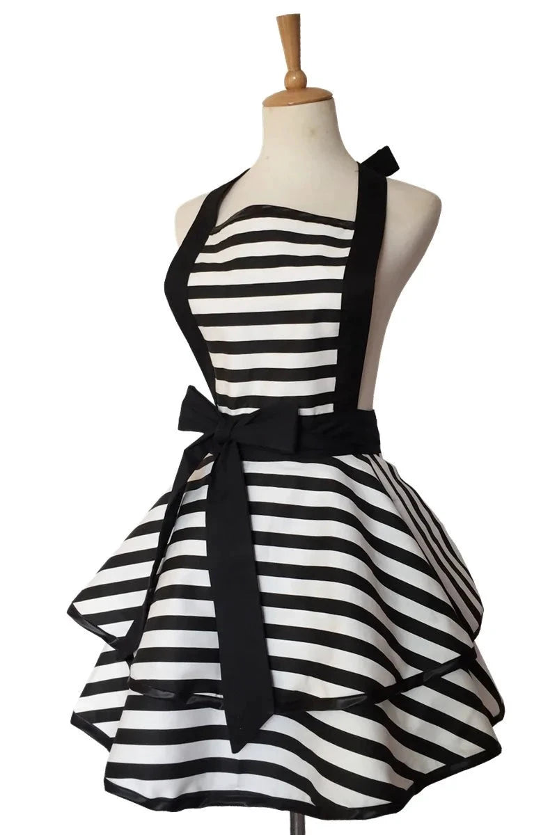 Hübsche ärmellose Küchenschürze aus Baumwolle mit verschiedenen Mustern