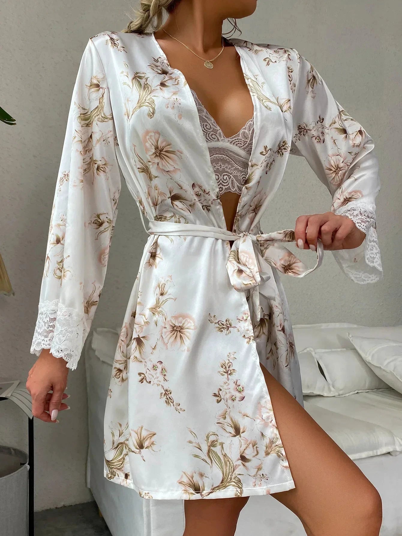 Les Secrets de Léa – Pyjama satin dentelle imprimé floral avec kimono – Laly