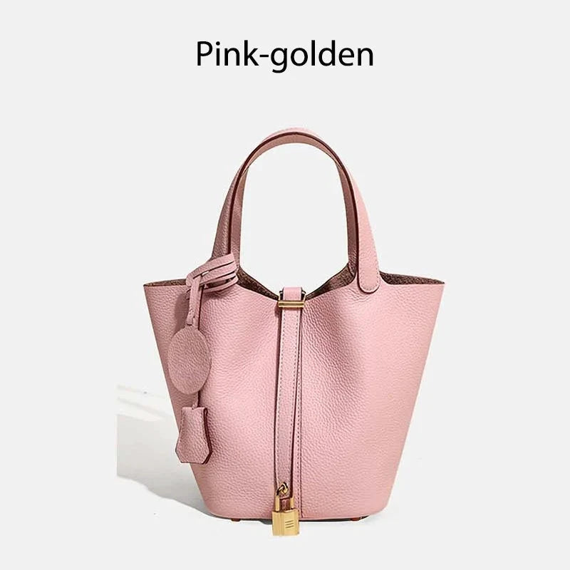 Sac à main seau Mendy en cuir véritable, rose clair, cuir grainé, cadenas doré.