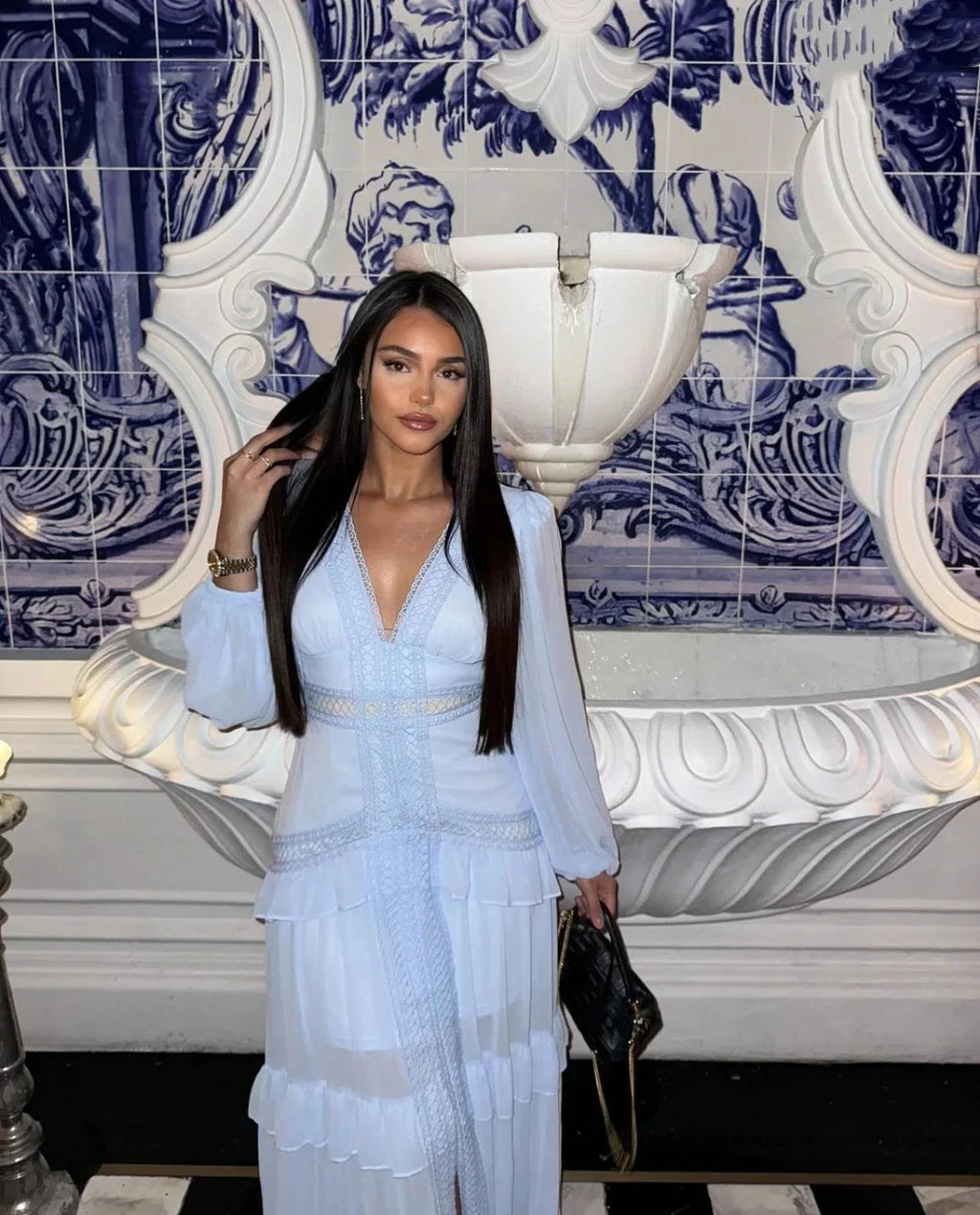 Robe longue ajourée col V taille empire manches lanternes