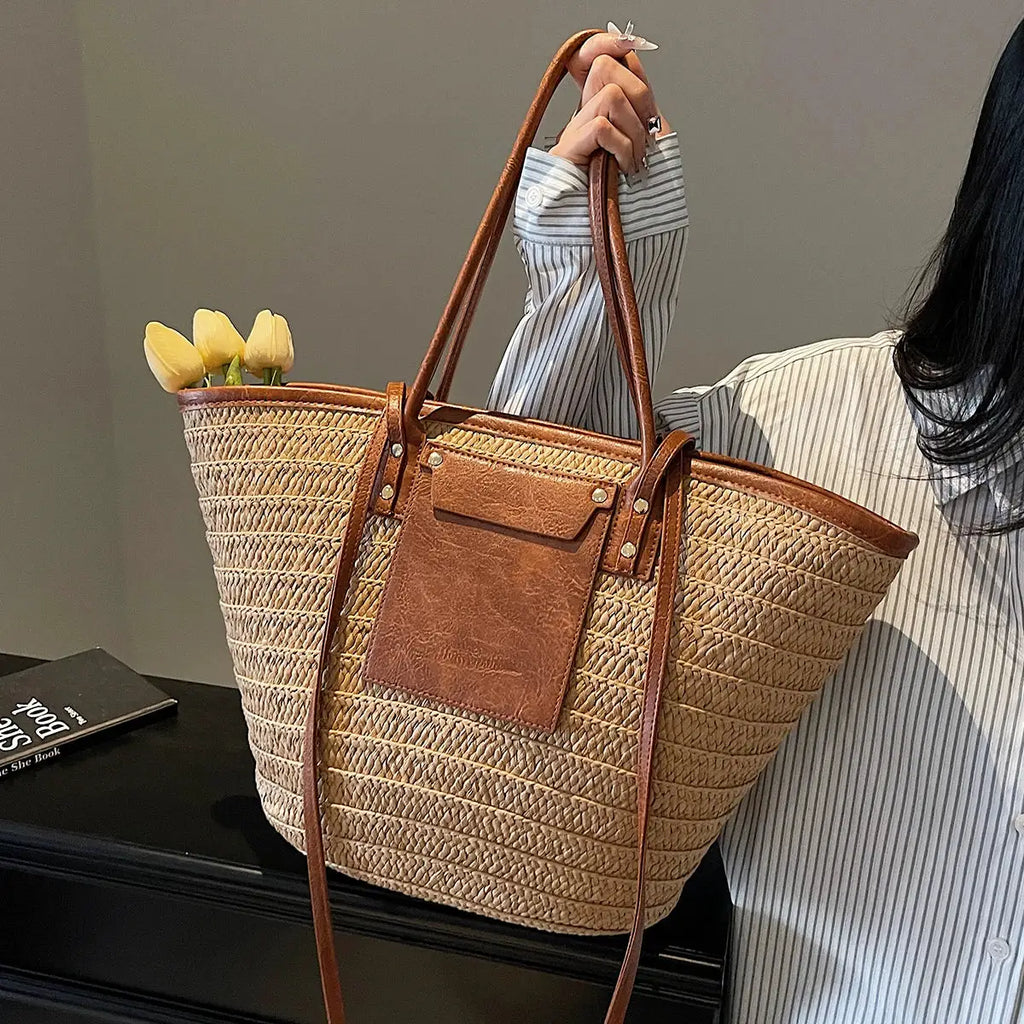 Strandtasche aus geflochtenem Stroh