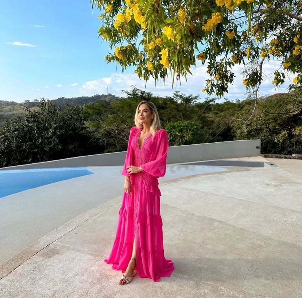 Robe longue ajourée col V taille empire manches lanternes