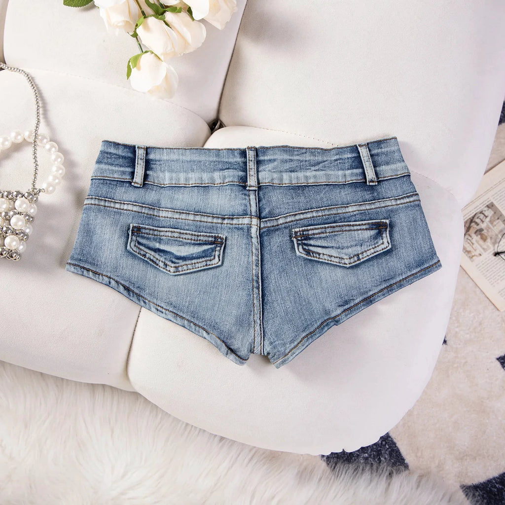 Damen-Jeansshorts mit Rissen, niedrigem Bund und Nieten im Y2K-Stil