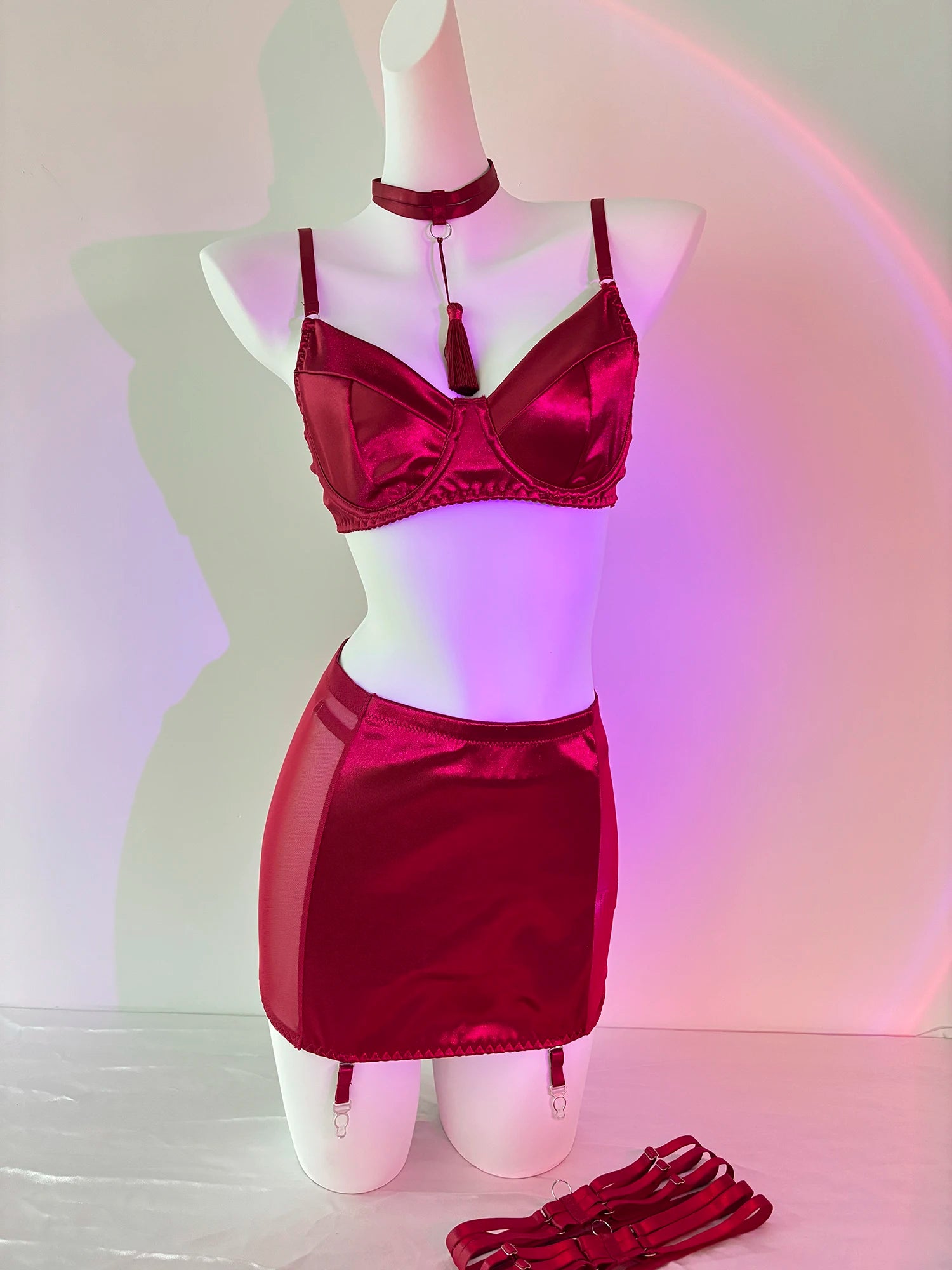 Ellolace Dessous-Set, feiner Satin und Spitze, Rot, 5-teilig