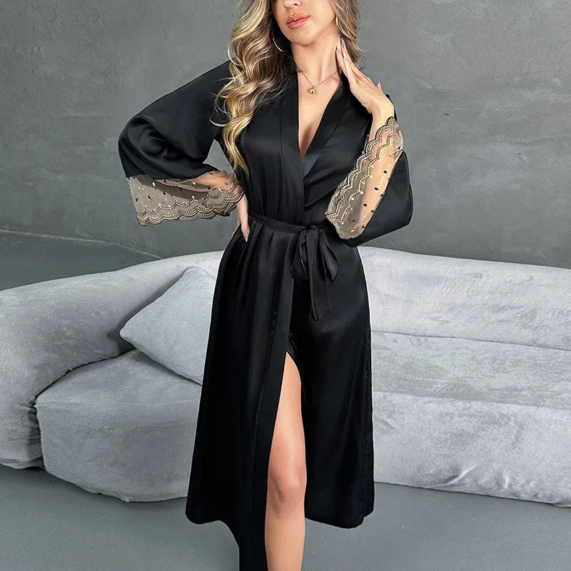Schwarzes Satin-Nachthemd von Niuniushow mit V-Ausschnitt und langen Spitzenärmeln