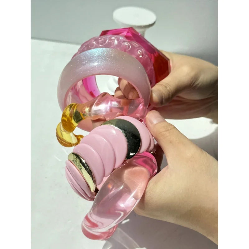 Bracelet en résine géométrique – Motifs transparents et brillants – Collection été