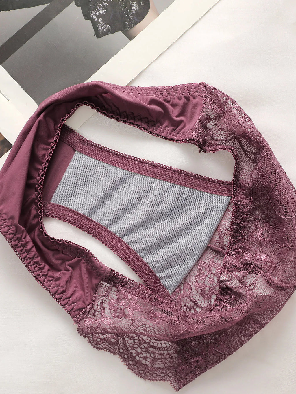 Léa's Secrets kabelloses Spitzen-Dessous, Mauve