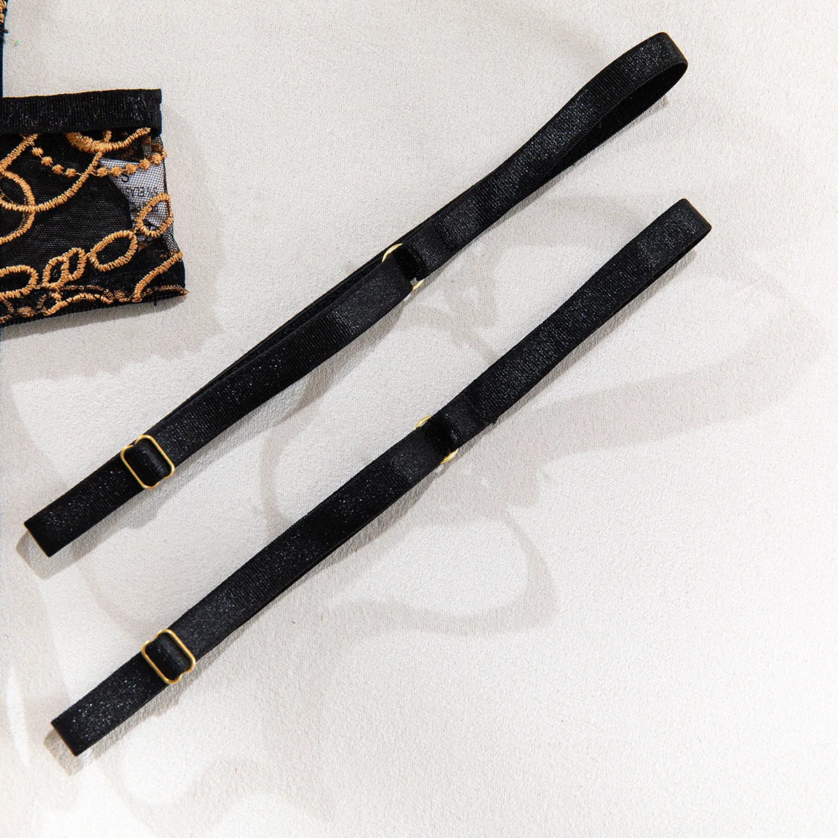 Toucheart 4-teiliges Dessous-Set, Gold und Schwarz Spitze