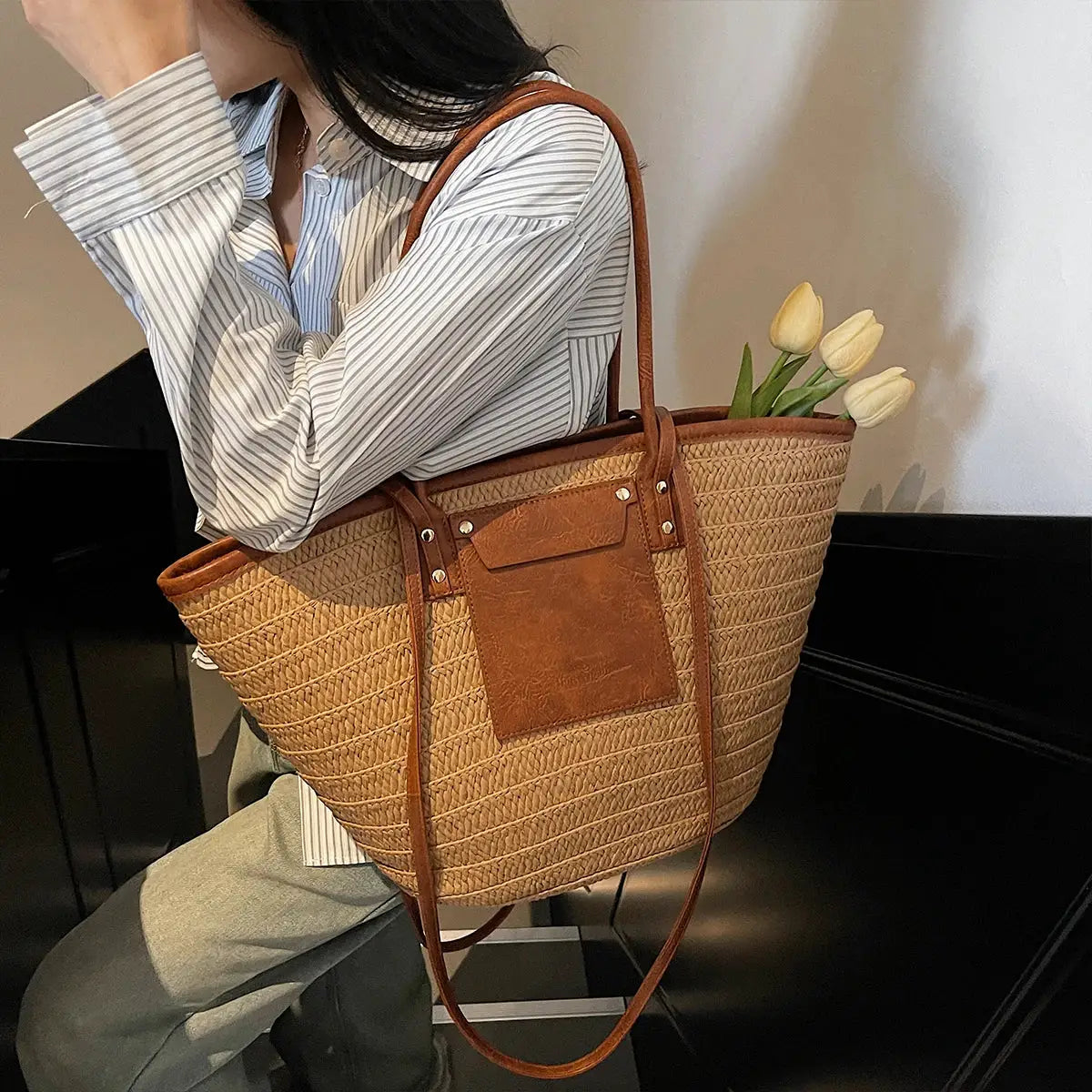Strandtasche aus geflochtenem Stroh