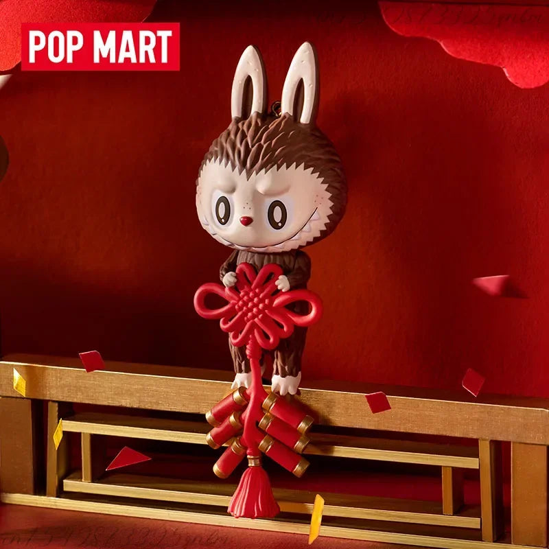 Pop Mart Kawaii PVC-Figur Braun Chinesischer Knoten Rot