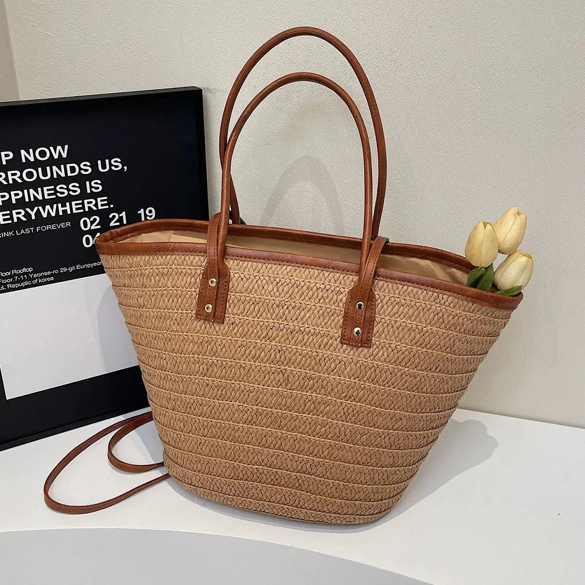 Strandtasche aus geflochtenem Stroh