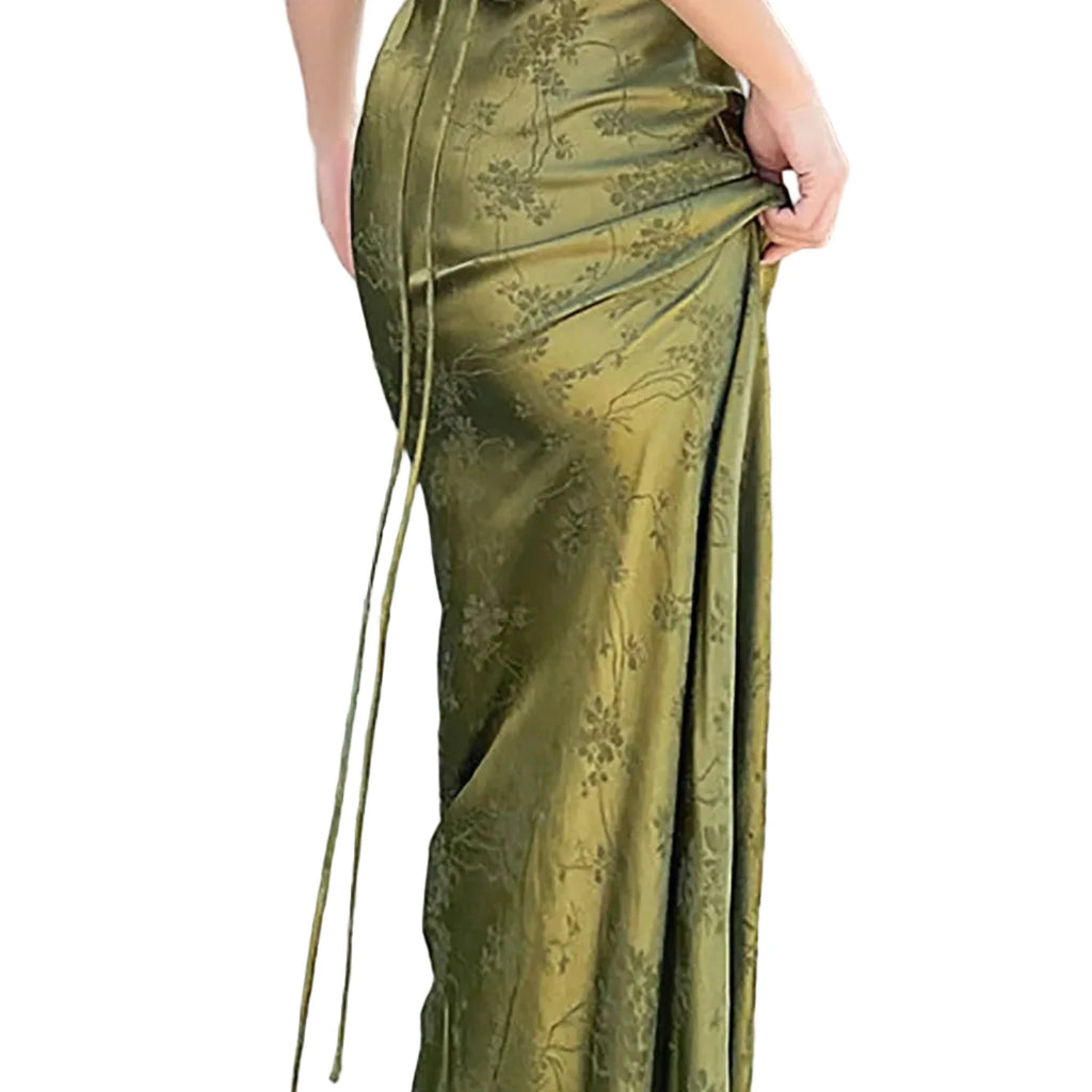 Robe longue satinée col V dos lacé coupe ajustée