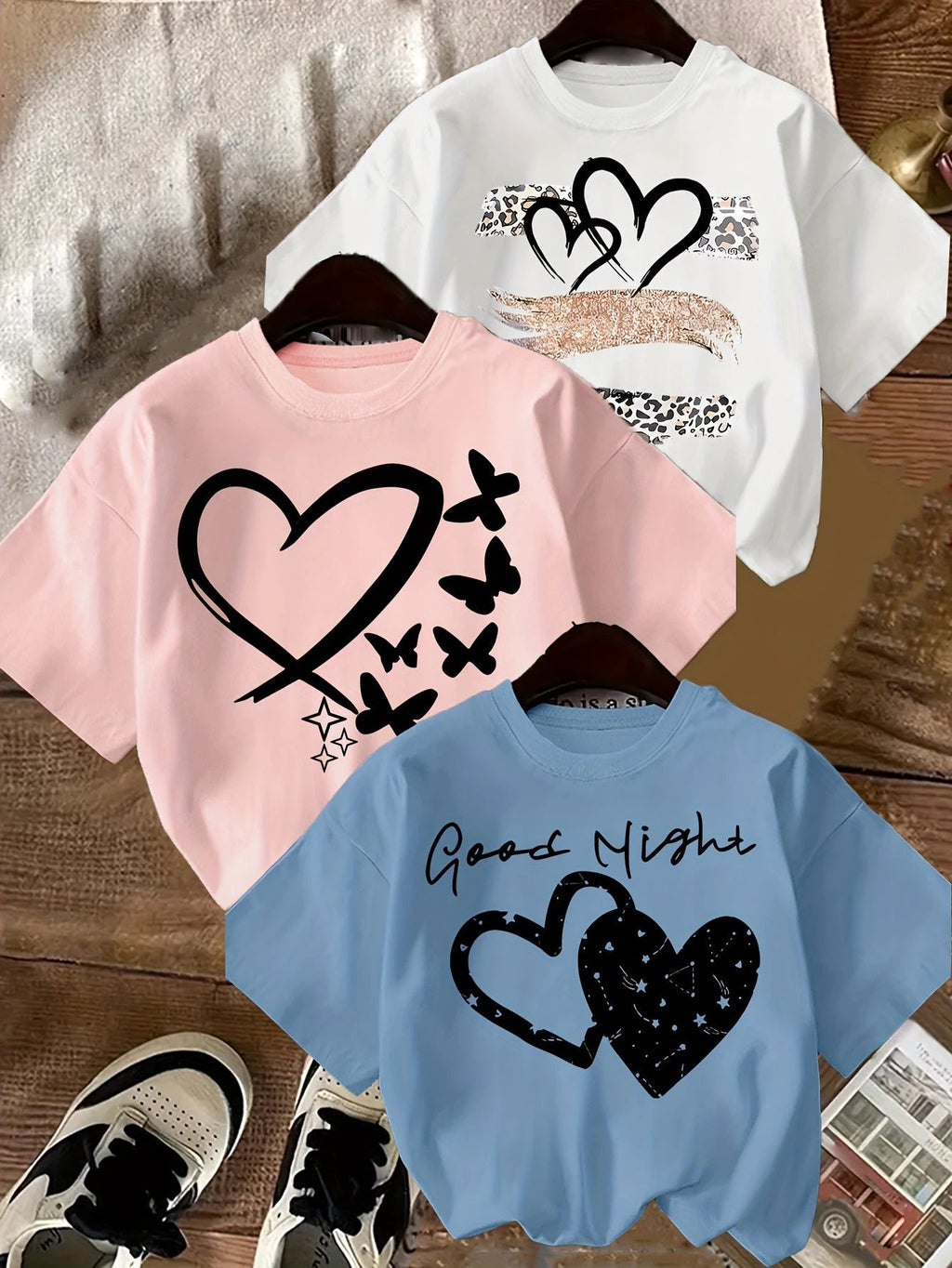 Set mit 3 Mädchen-T-Shirts mit Herz-Leopardenmuster in Schwarz, Rosa und Weiß