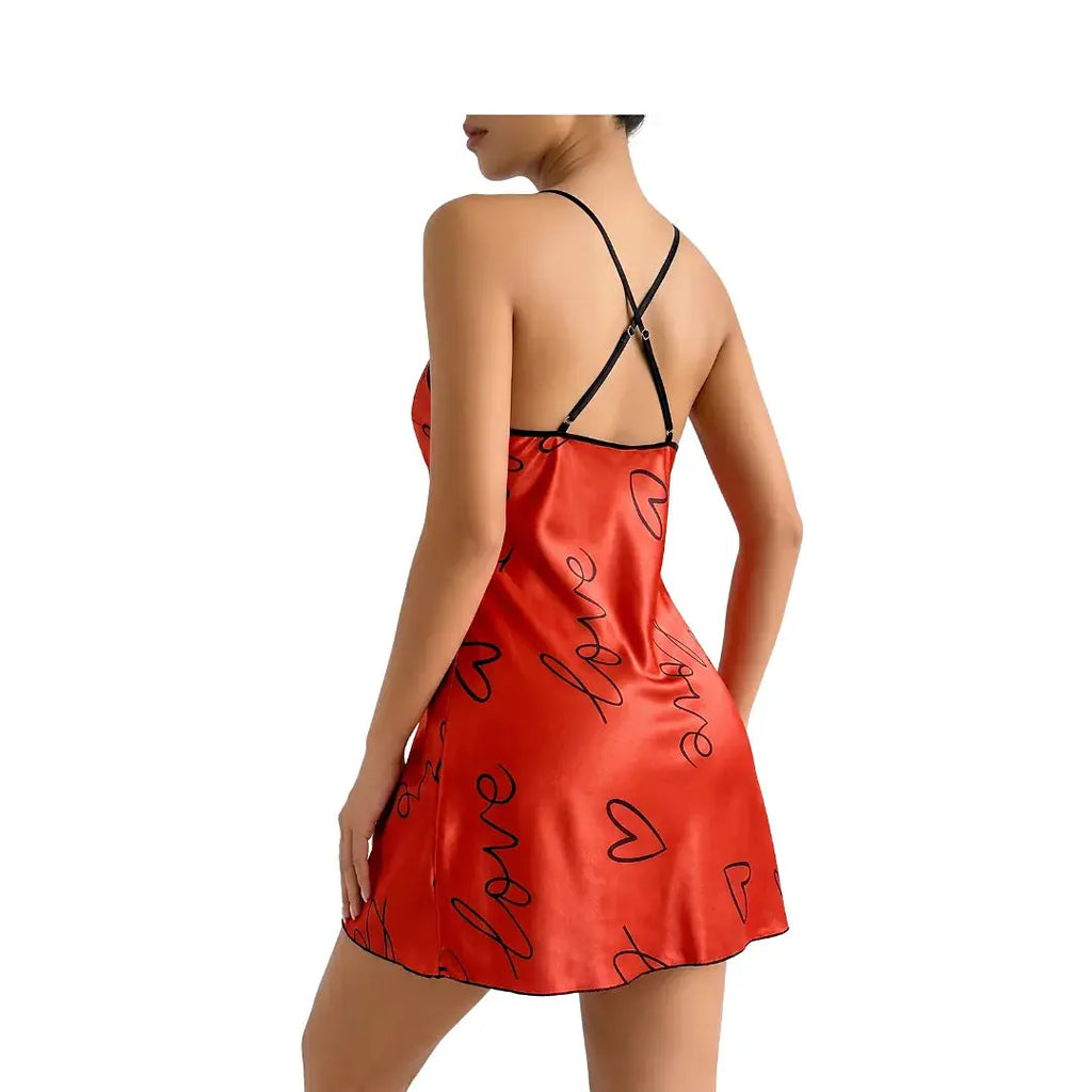 Chemise de nuit en satin à bretelles spaghetti – Imprimé cœurs et fleurs