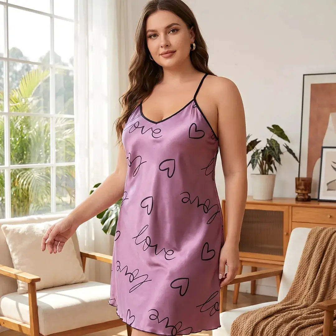 Chemise de nuit en satin à bretelles spaghetti – Imprimé cœurs et fleurs
