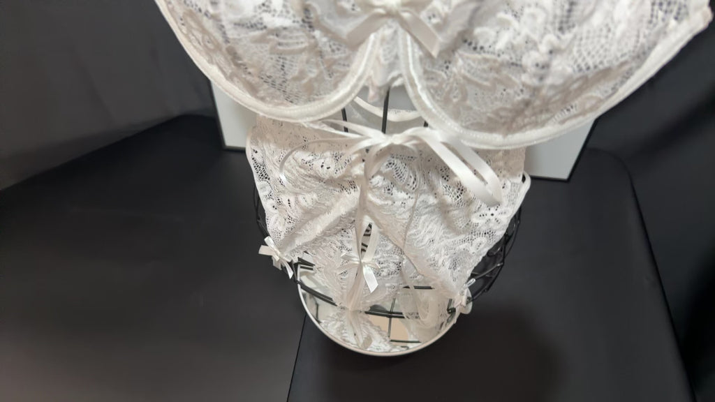 Angela Limited Edition Set aus weißer floraler Spitze